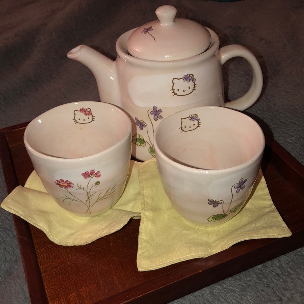 Authentic Japanese Hello Kitty Tea set - Picture 4 of 8